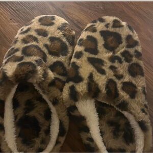 Women's Leopard Print Fuzzy Slippers